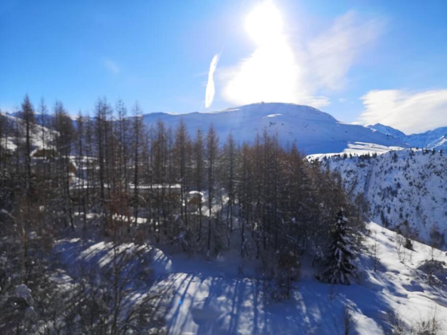 Au Pied Des Pistes Avec Parking Entierement Renove Appartement Huez Buitenkant foto