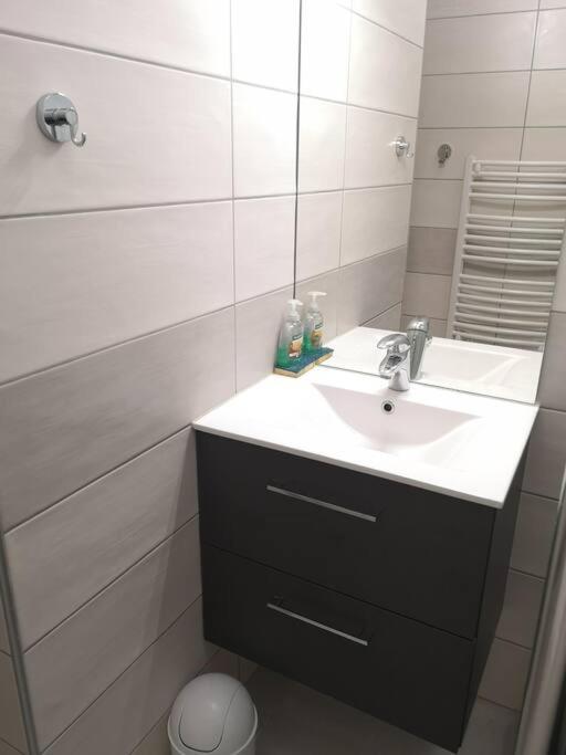 Au Pied Des Pistes Avec Parking Entierement Renove Appartement Huez Buitenkant foto